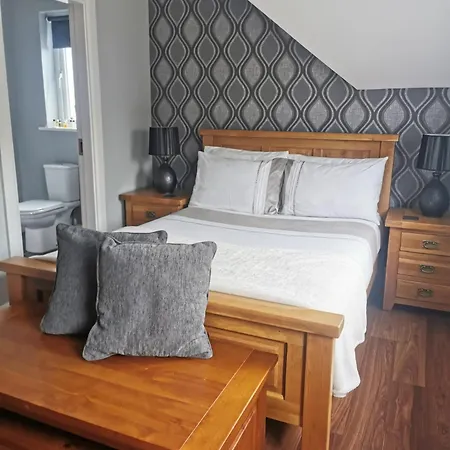 Canaima House 3* Ladysbridge